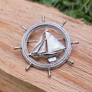 VTG |Silver Nautical Ship Wheel Brooch